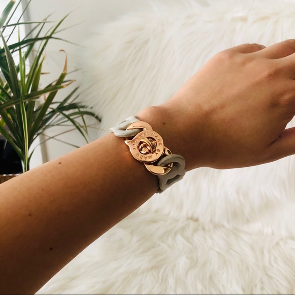 marc by marc jacobs | turnlock bracelet✨ - Picture 3 of 6